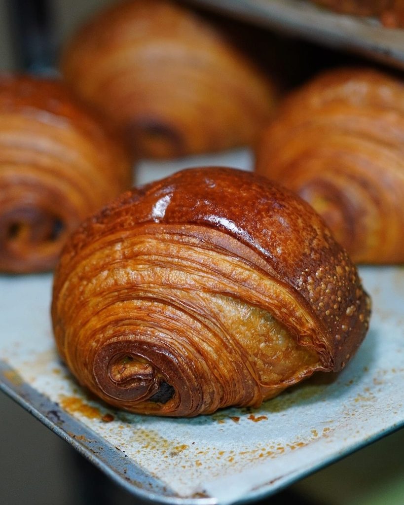 PAIN AU CHOCOLAT